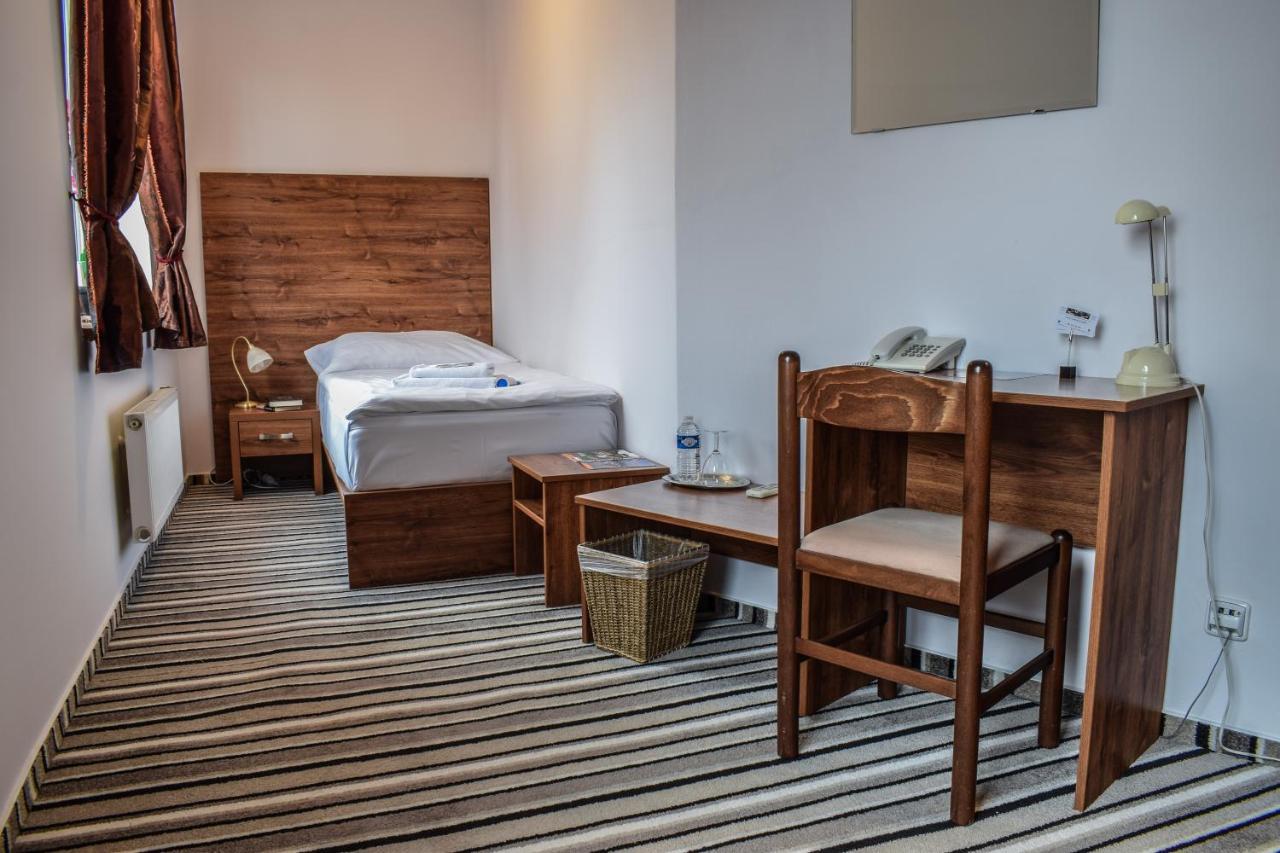 Hotel La Rosa Frýdek-Místek Dış mekan fotoğraf